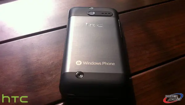 HTC sacaría nuevas carcasas que combinarían metal y de plástico