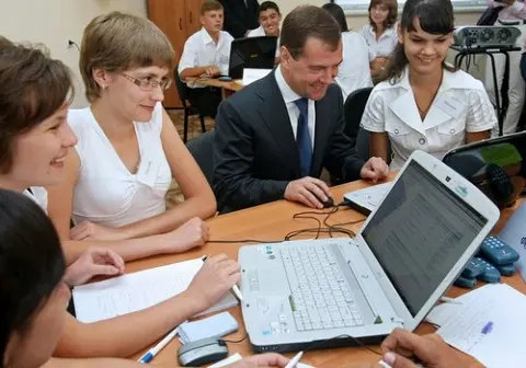 Medvedev en G8: “El Copyright es de hace casi 100 años”