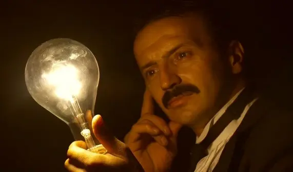 Nikola Tesla: El hombre que soñó con los smartphones #Editorial