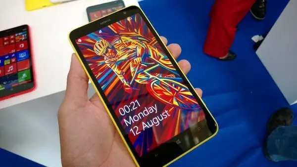 Dos versiones del sucesor del Lumia 1320 aparecen en la FCC