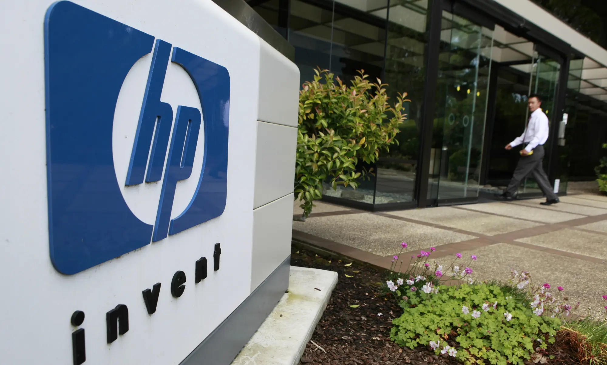 HP despedirá a 30,000 empleados por reestructuración