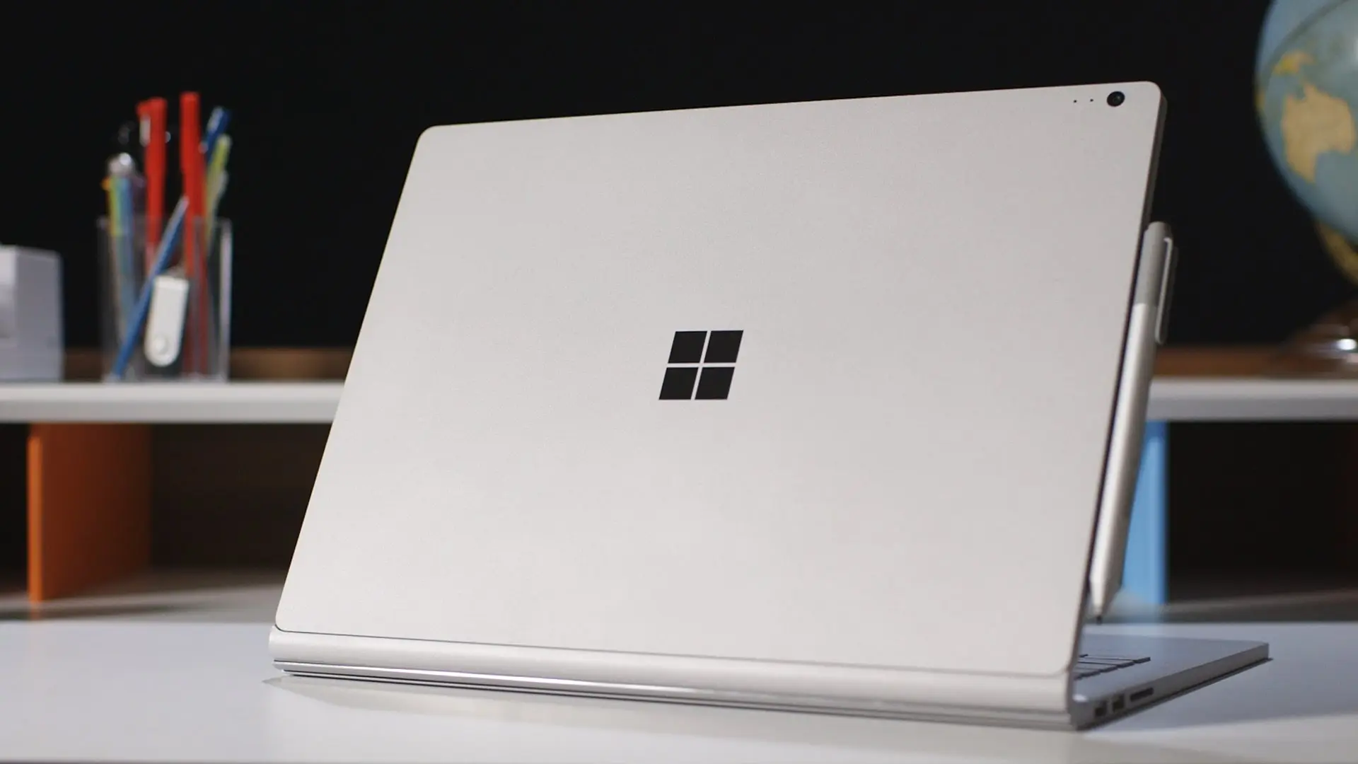 Surface Book 2 y Surface All-in-One serían presentados en 2017