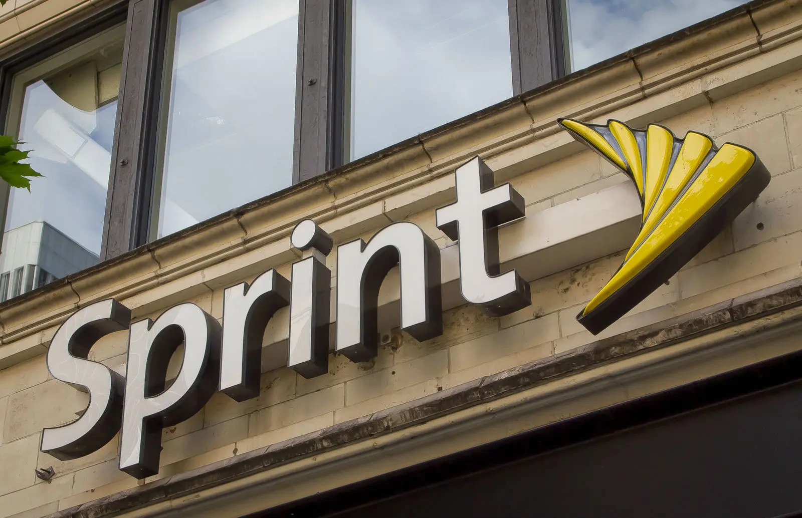 Sprint podría comprar a Telefónica Movistar en México