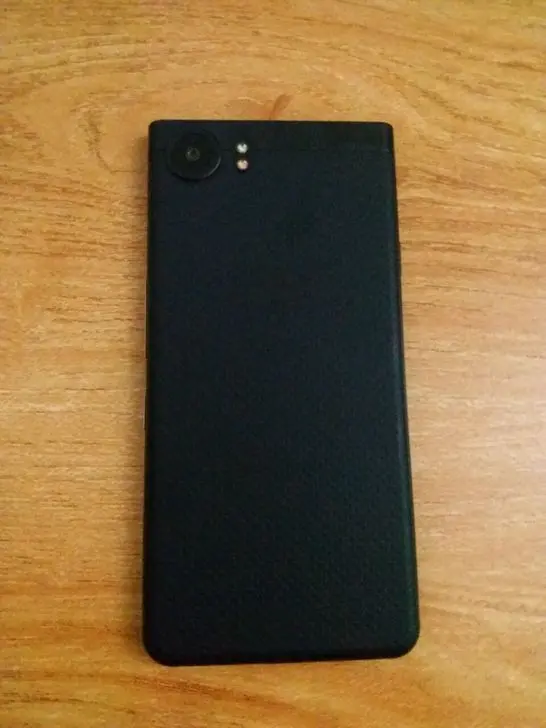 BlackBerry KEYone en versión completamente negra