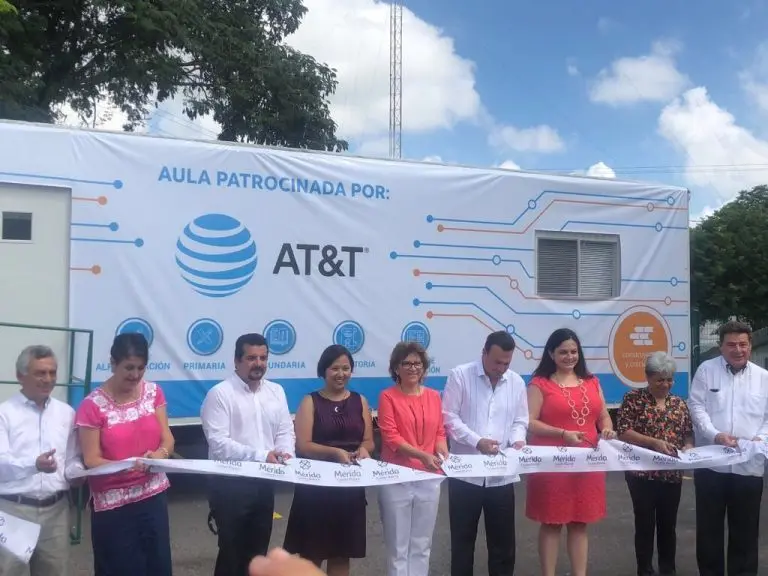 AT&T y Construyendo y Creciendo juntos inauguran aulas móviles en Mérida