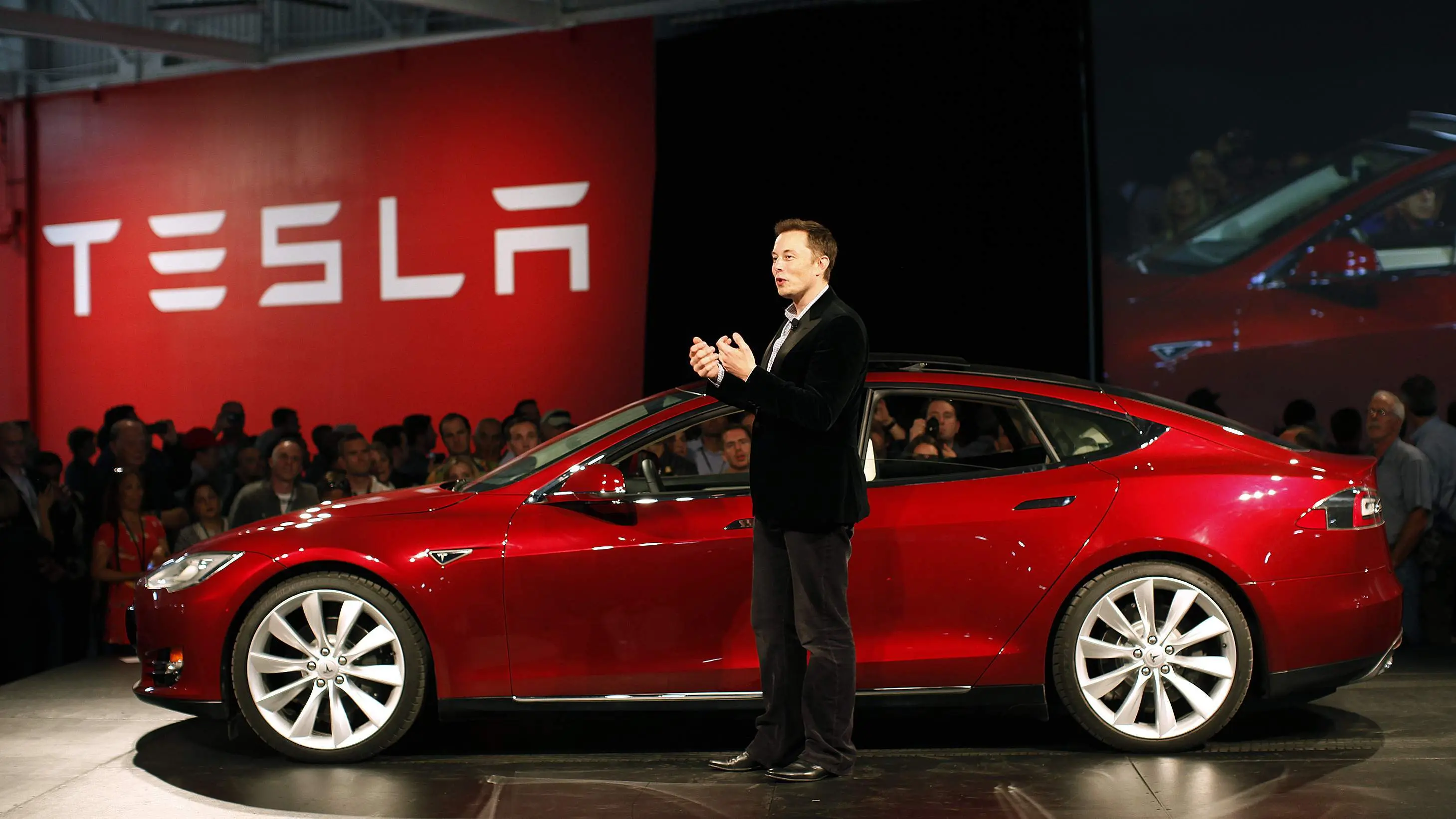 Después de controvertido tweet, Elon Musk deja la presidencia de Tesla