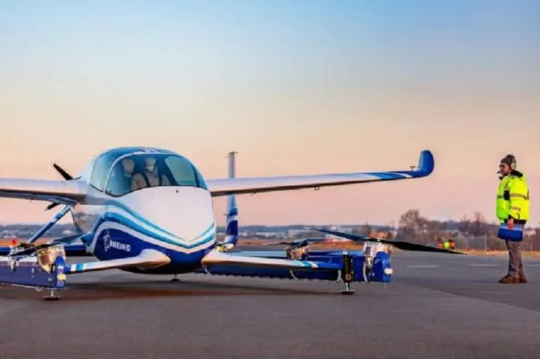 El “auto volador” de Boeing despega para unirse a la carrera del transporte urbano
