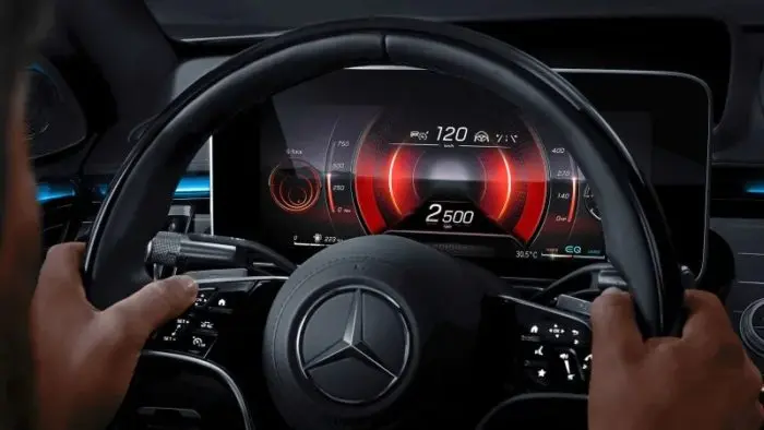 Mercedes Benz anuncia que incluirá una pantalla 3D en uno de sus autos