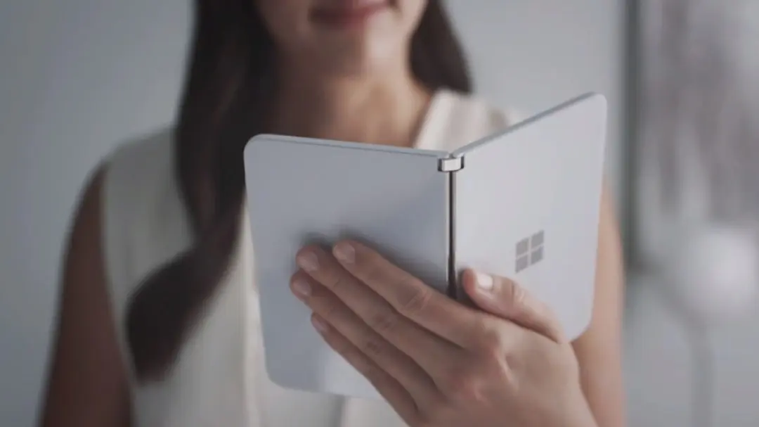 Microsoft podría estar trabajando en un Surface Phone con tres pantallas