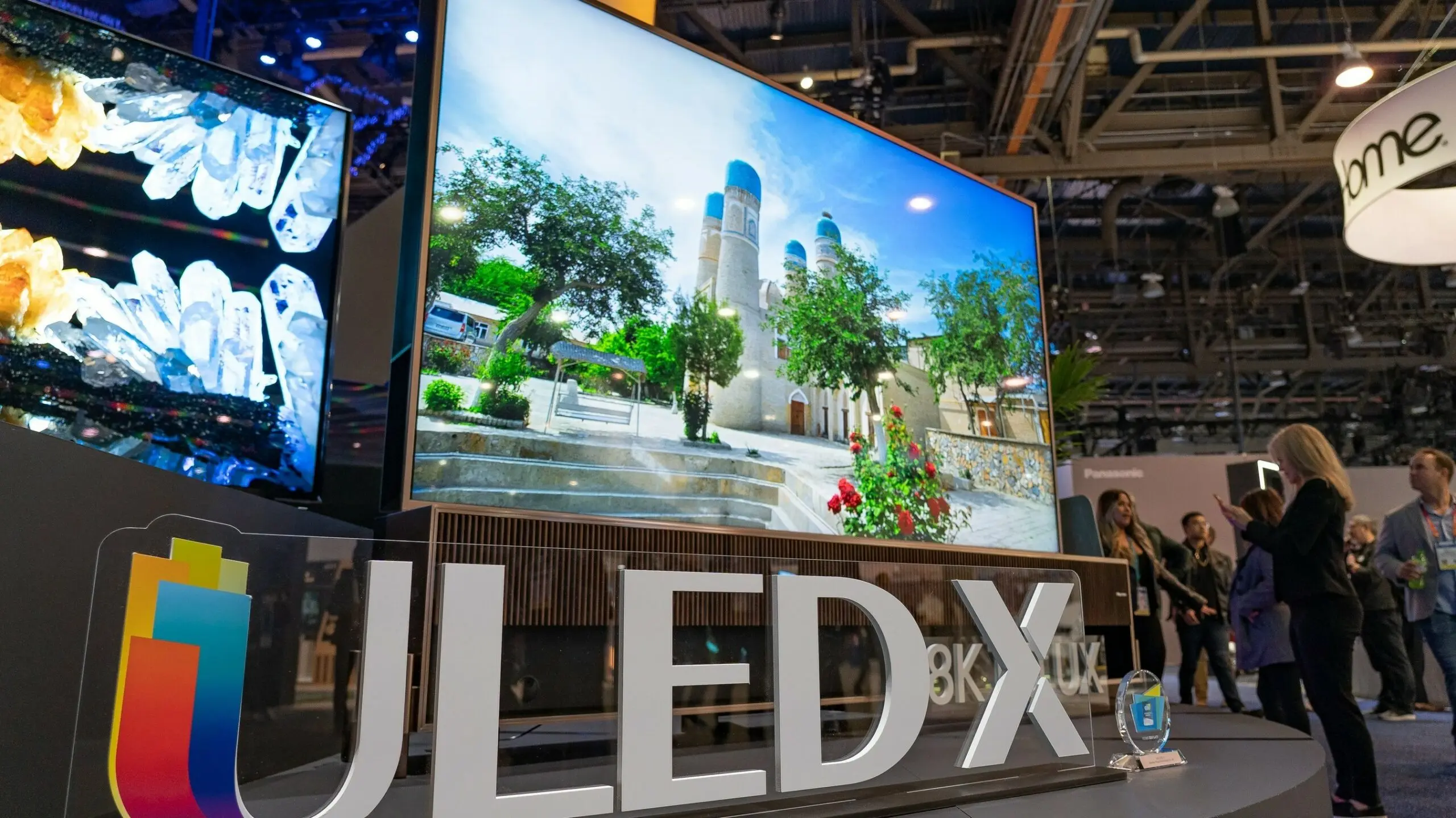 Así es la nueva ULED X de Hisense, un gigantesco televisor 8K de 110 pulgadas