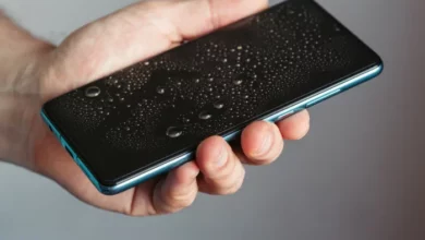 Con estos consejos podrías salvar ese smartphone que acaba de caer al agua