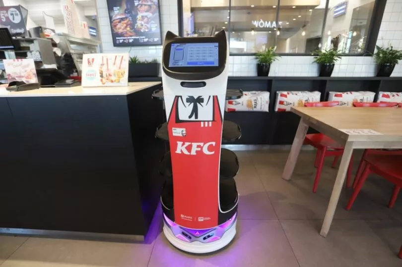 KFC agregará nuevo staff a sus sucursales: robots interactivos