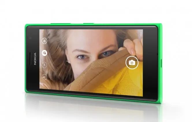 Nokia Lumia 730 selfie.