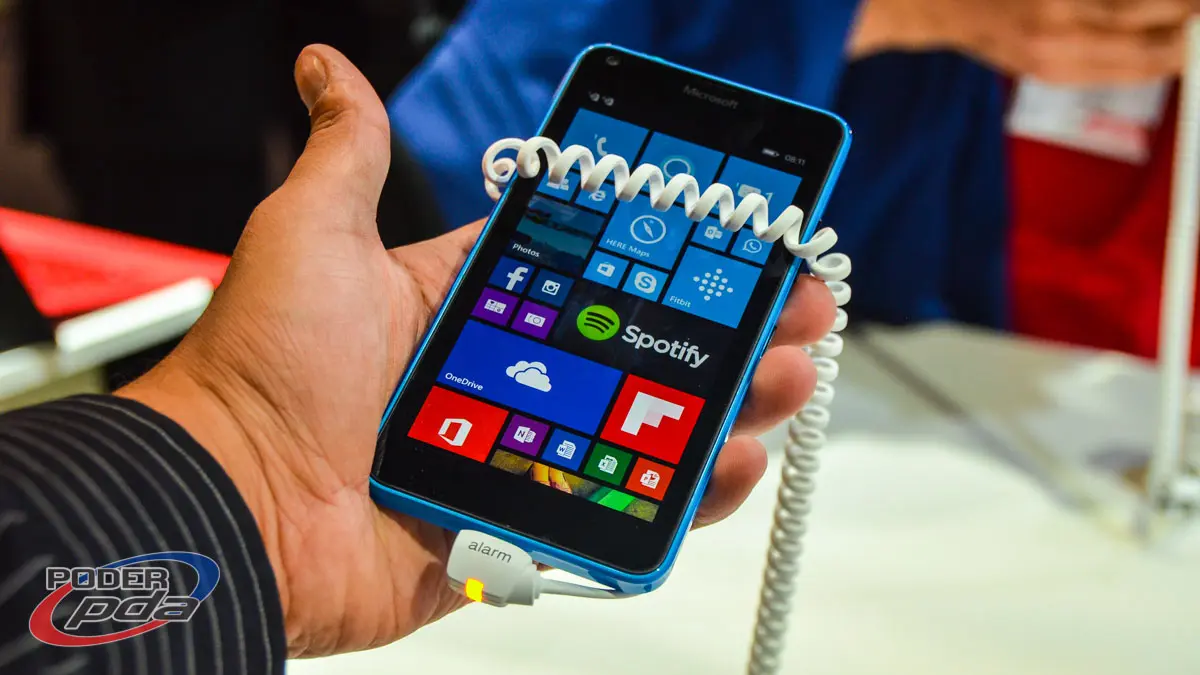 Microsoft-Lumia-640-MWC2015(10)