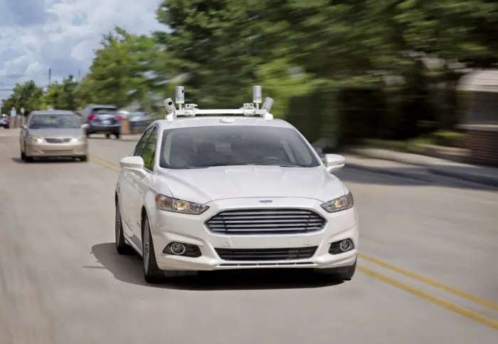 Ford se apunta a la moda de los vehículos autónomos