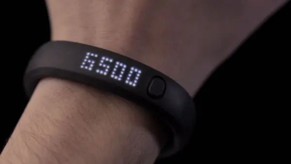 dirigir vender atención Nike+ FuelBand, pulsera para medir la actividad física con app de iPhone -  PasionMovil