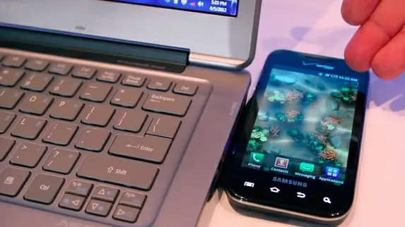 Intel muestra prototipo de ultrabook que carga inalámbricamente tu smartphone