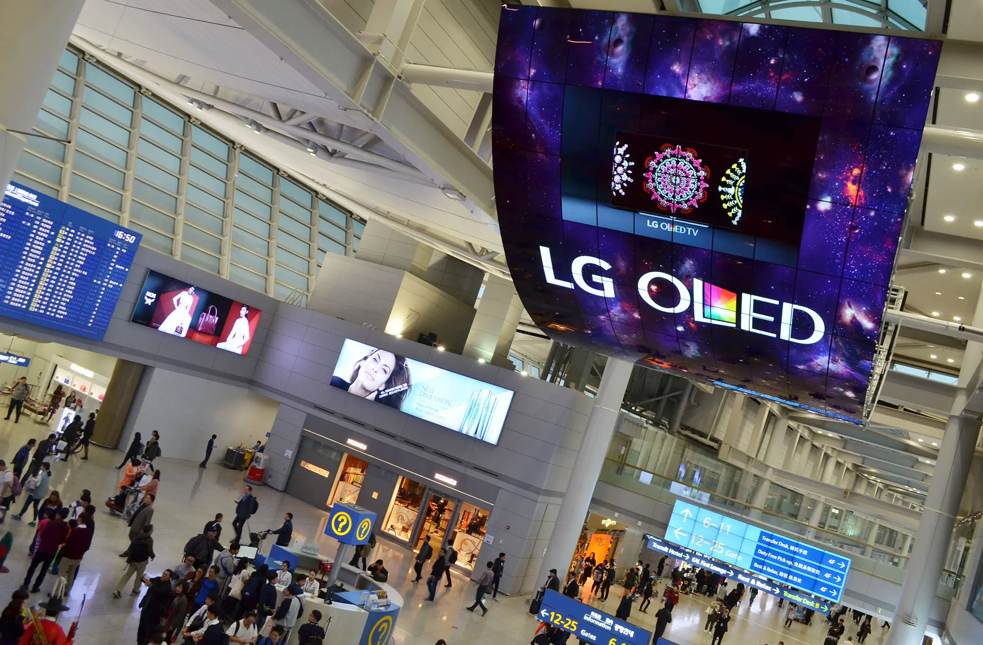 LG presenta la pantalla curva OLED más grande del mundo