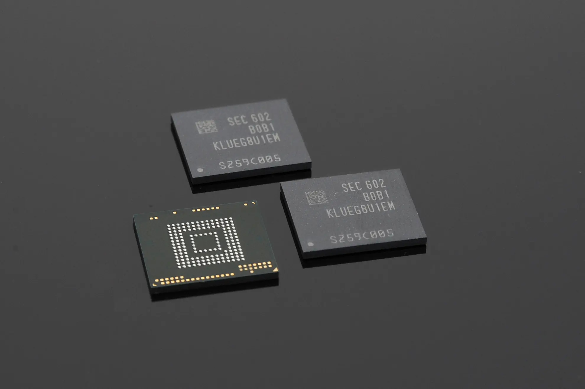 Samsung UFS chip 256 GB 1