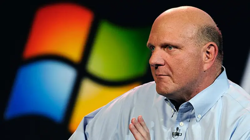 Steve Ballmer critica la dirección de Microsoft con Satya Nadella