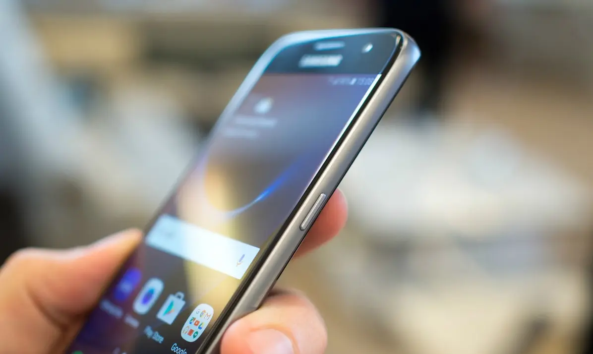 Vídeo: El Galaxy S7 Edge de nuevo en pruebas de resistencia