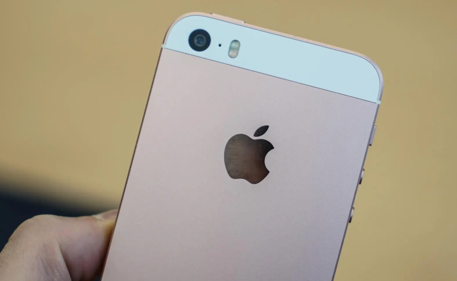 iPhone SE arrasa en China con 3.4 millones de reservas