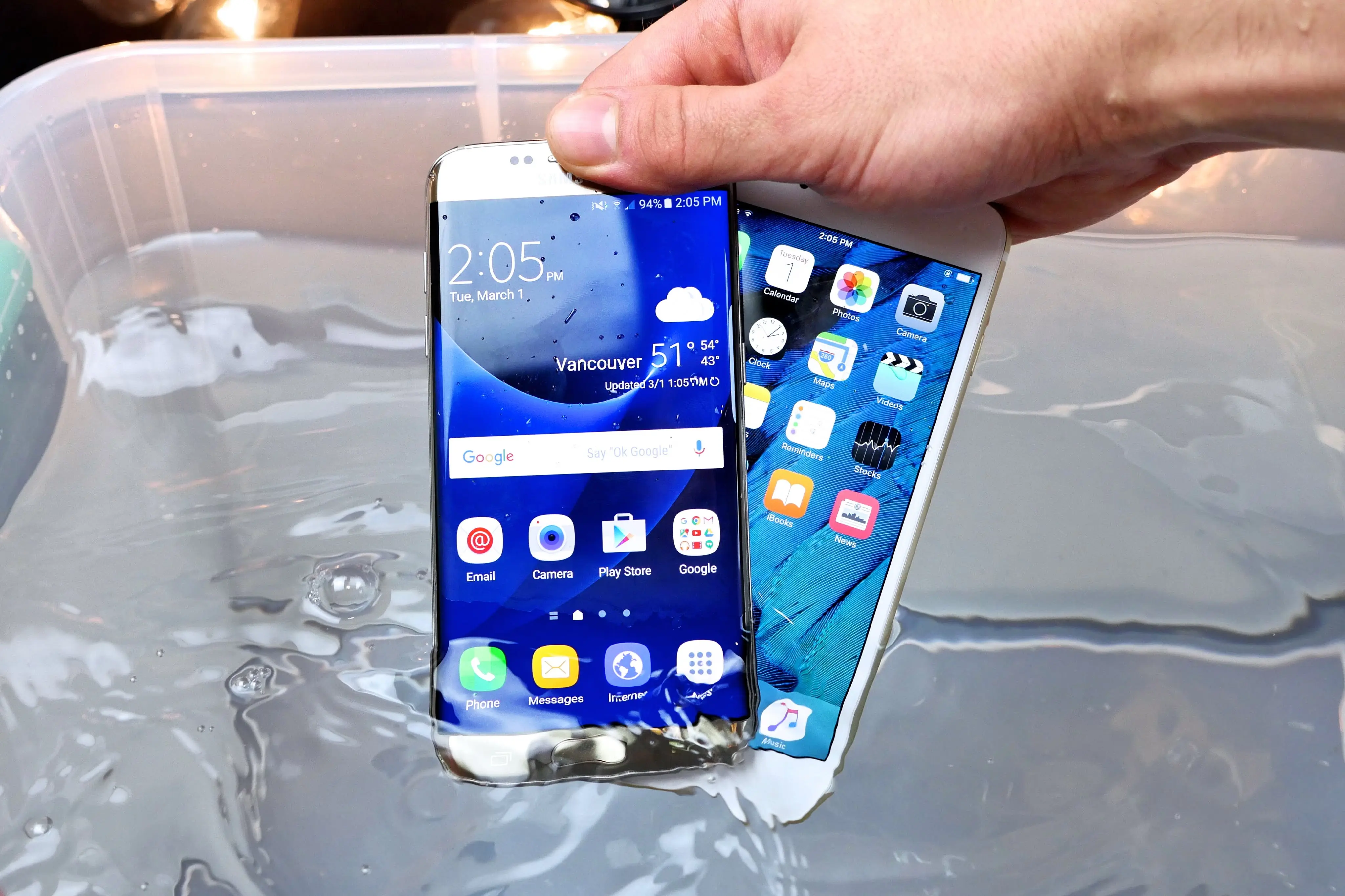 Video: ¿Será que el iPhone 7 podrá resistir al agua, café caliente y al agua salada?