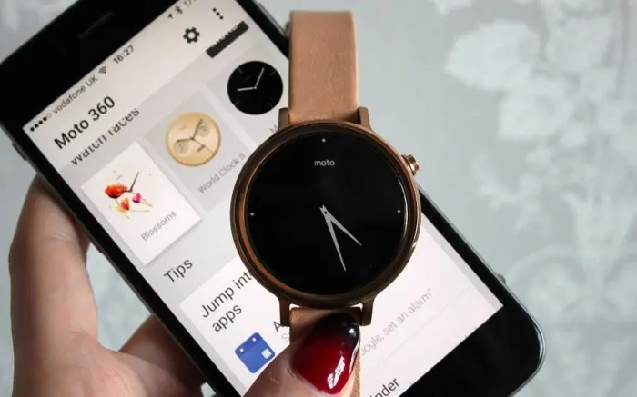 iphone moto smartwatch