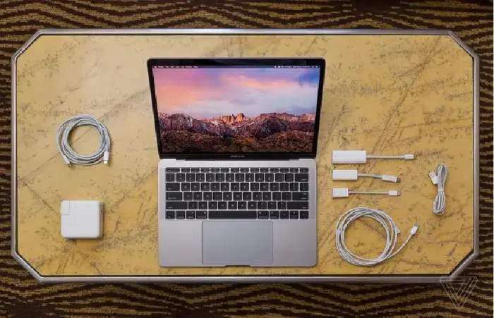 MacBook Pro con accesorios
