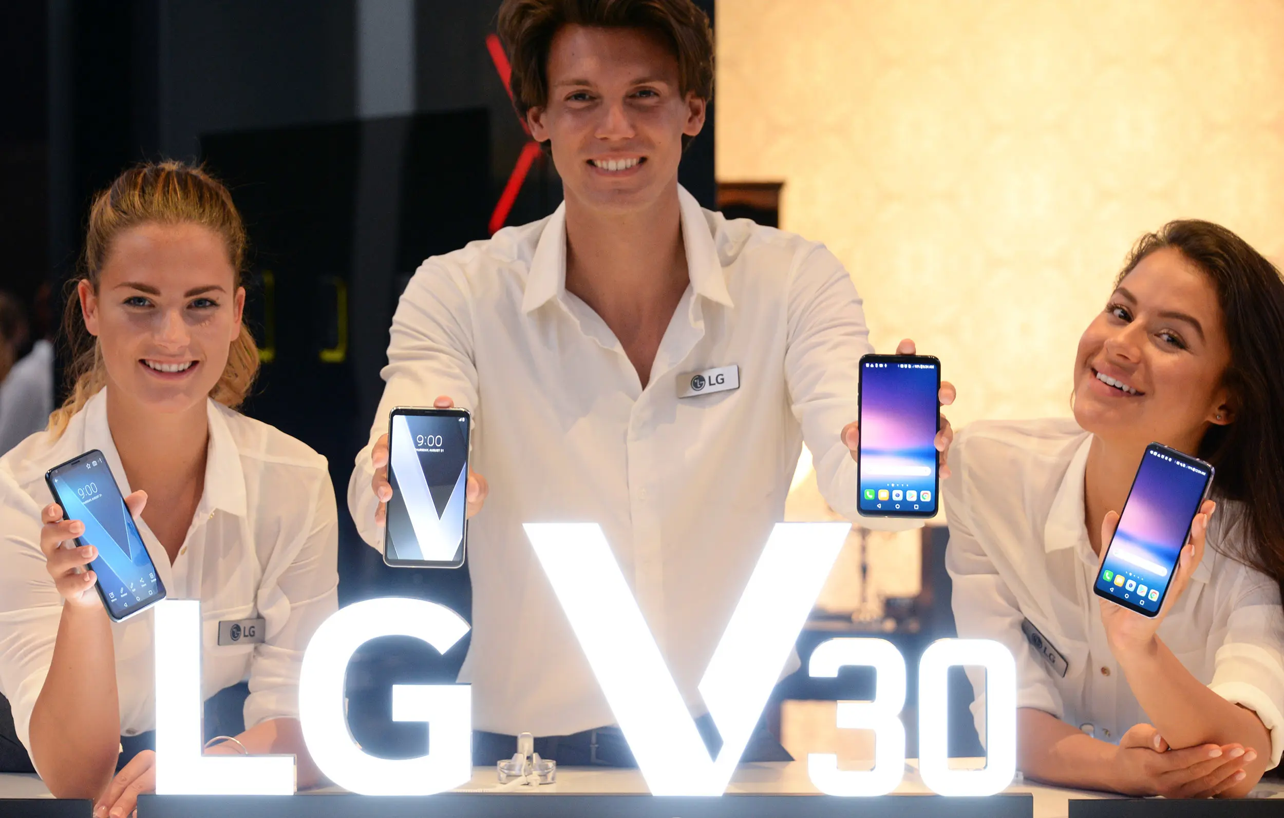 LG-V30-vs-V30-Plus