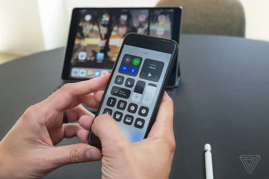 iOS 11.2 llega con inclusión de Apple Pay Cash y carga inalámbrica más rápida