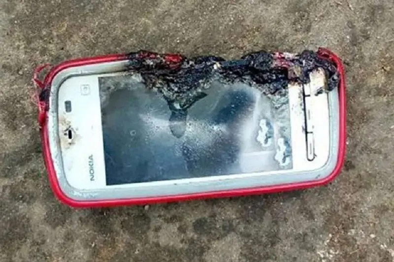 Nokia 5233 explota y mata a la dueña