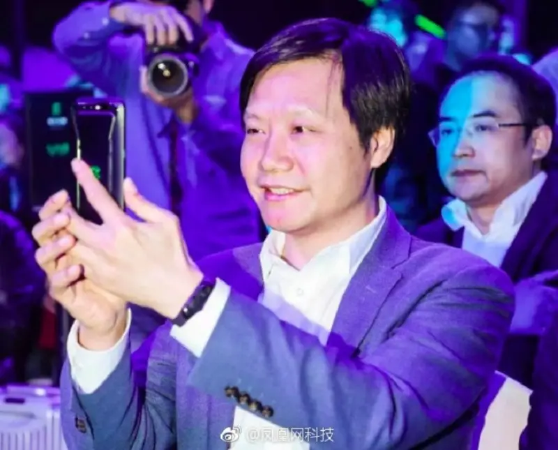 ¿CEO de Xiaomi mostró la Mi Band 3?