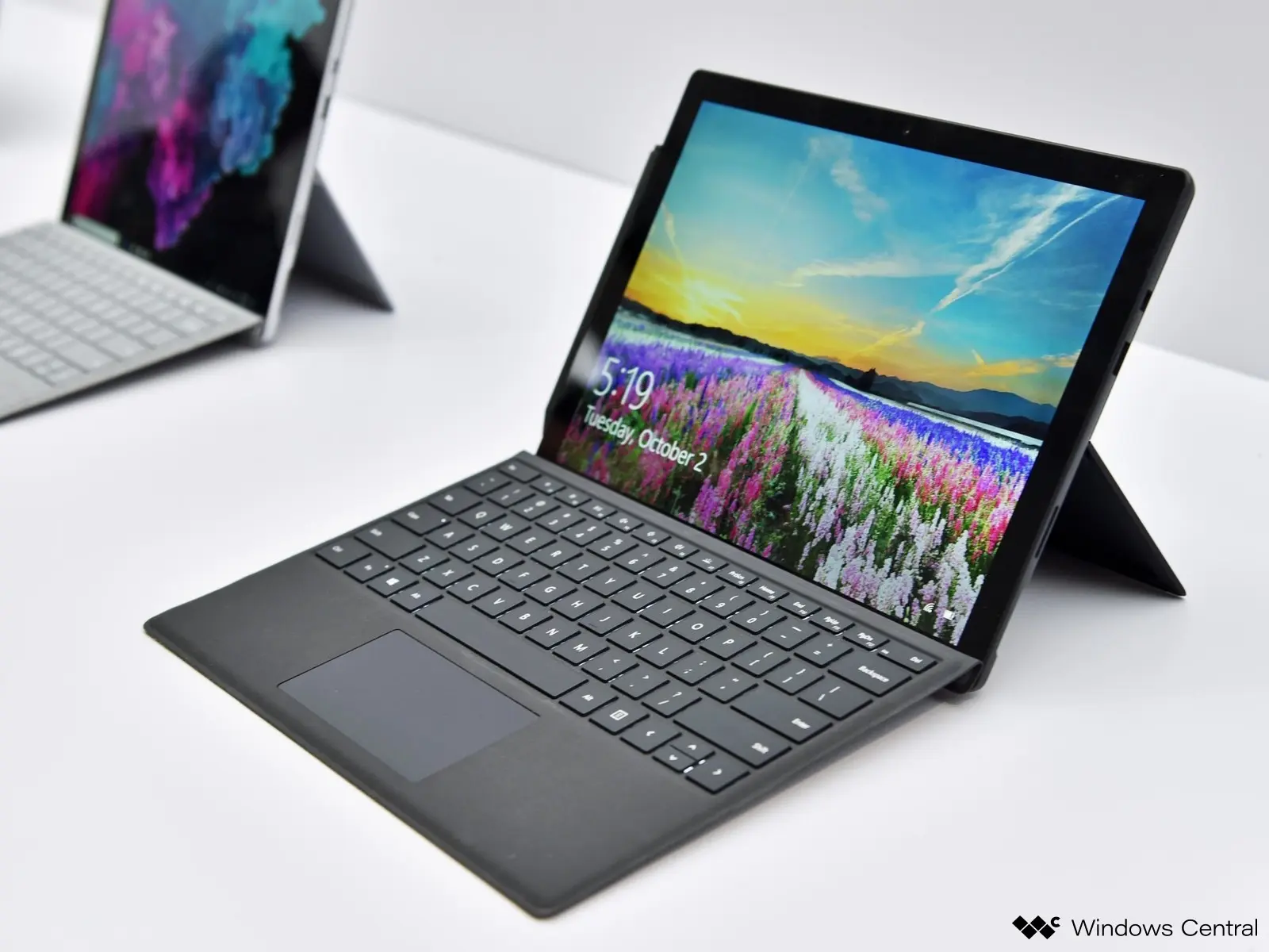 Surface Laptop 2 estrena Intel Core 8va Gen y acabado negro mate desde 9 USD
