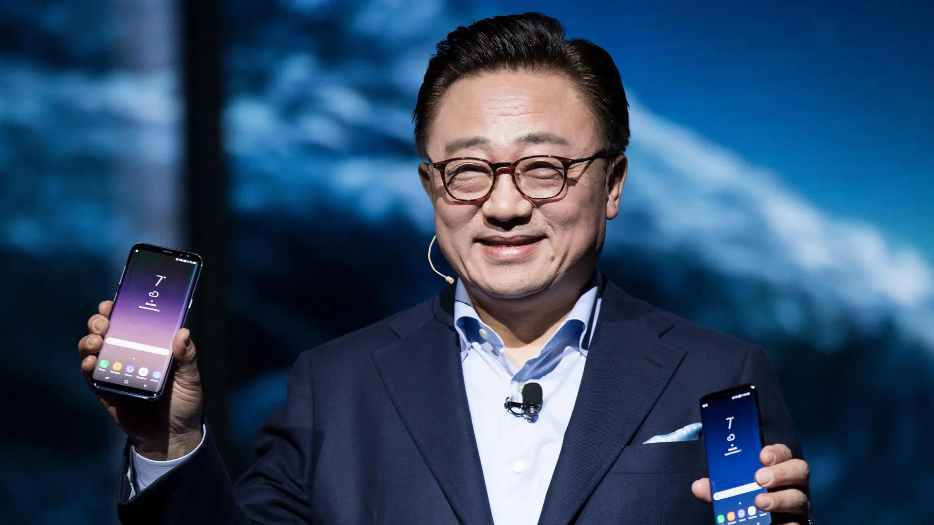 CEO de Samsung declara división móvil en crisis