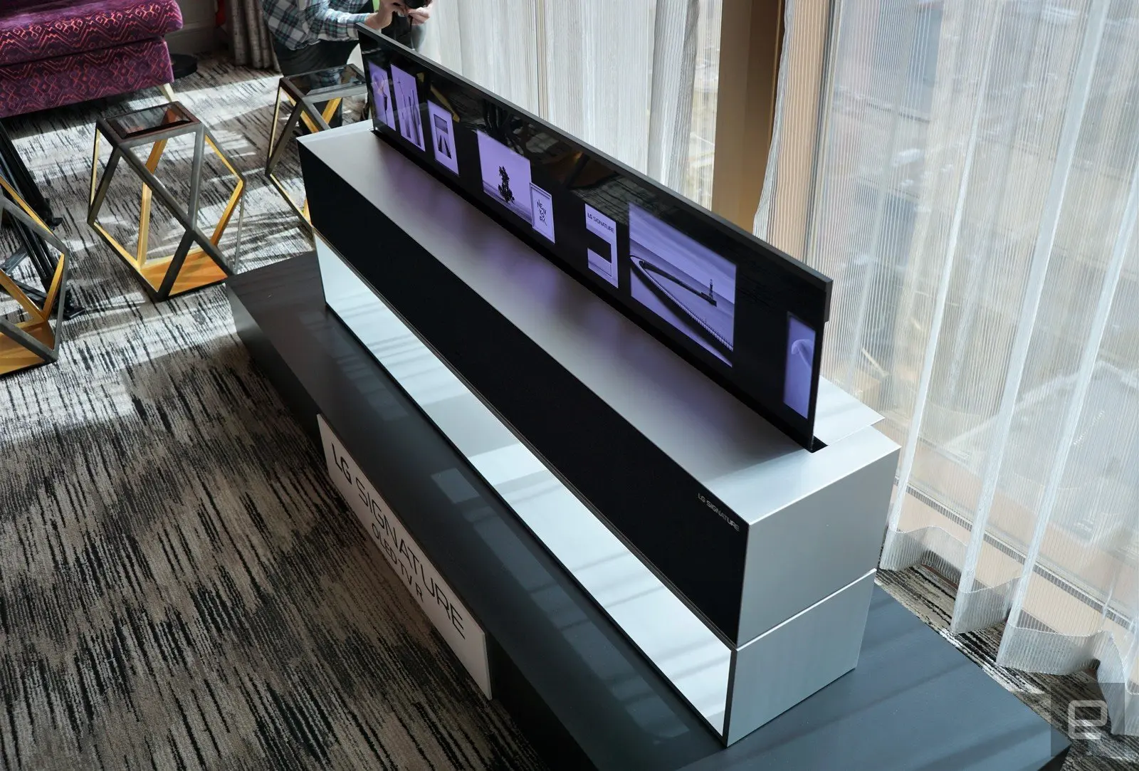 LG presenta una pantalla OLED de TV enrollable en el CES 2019