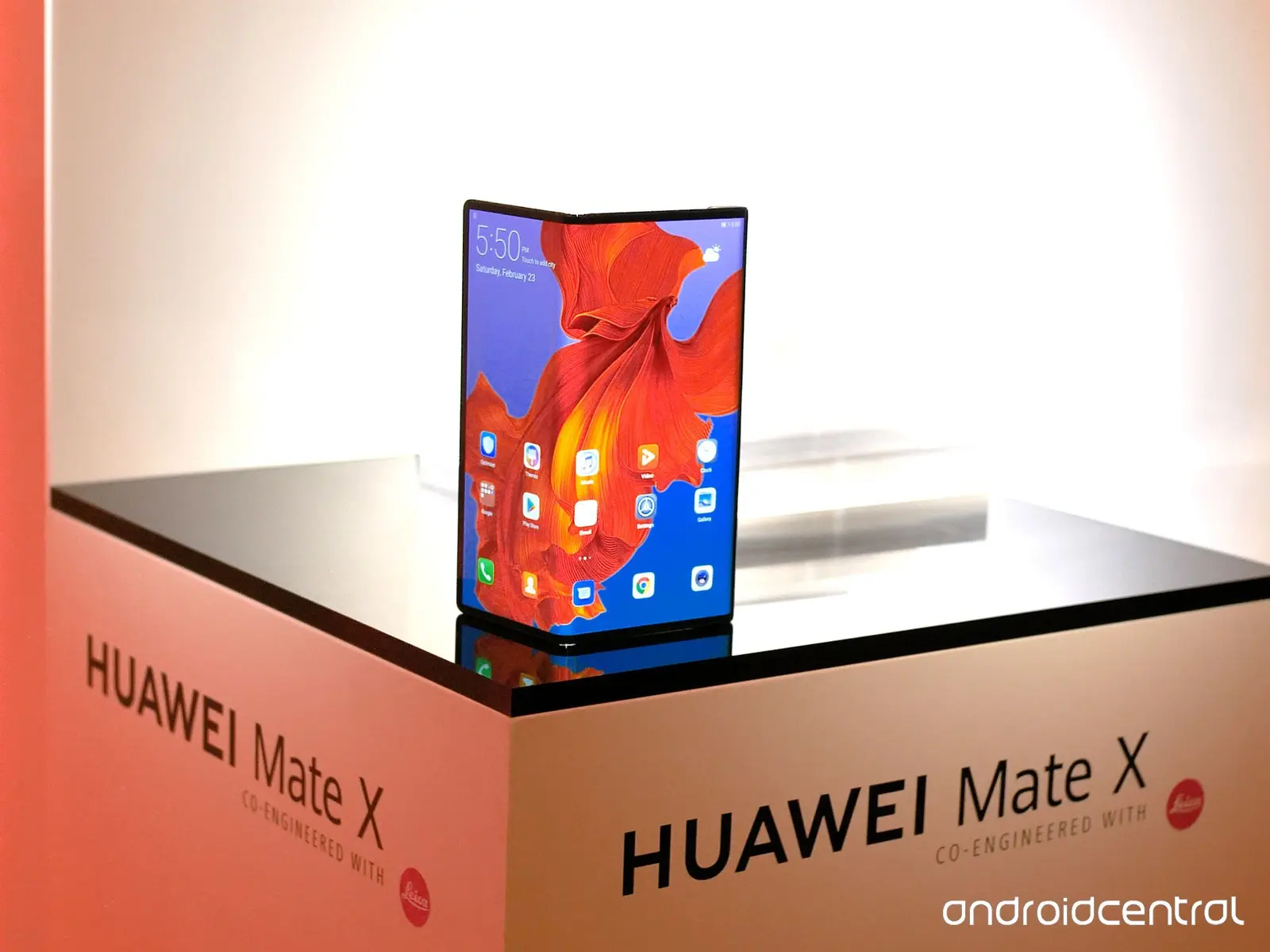 Huawei Mate X, el primer y hermoso dispositivo plegable de la marca, es oficial #MWC19