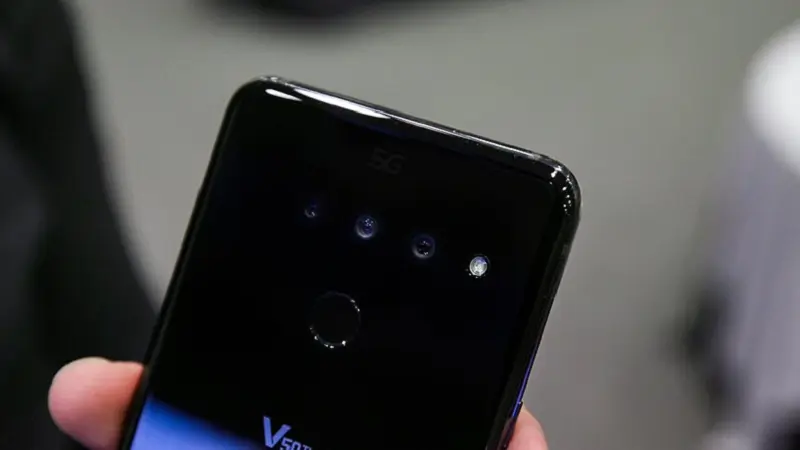 LG patenta smartphone con triple cámara frontal