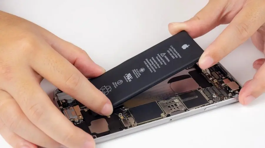 Apple dice a los usuarios que si reparan sus iPhones se van a lastimar