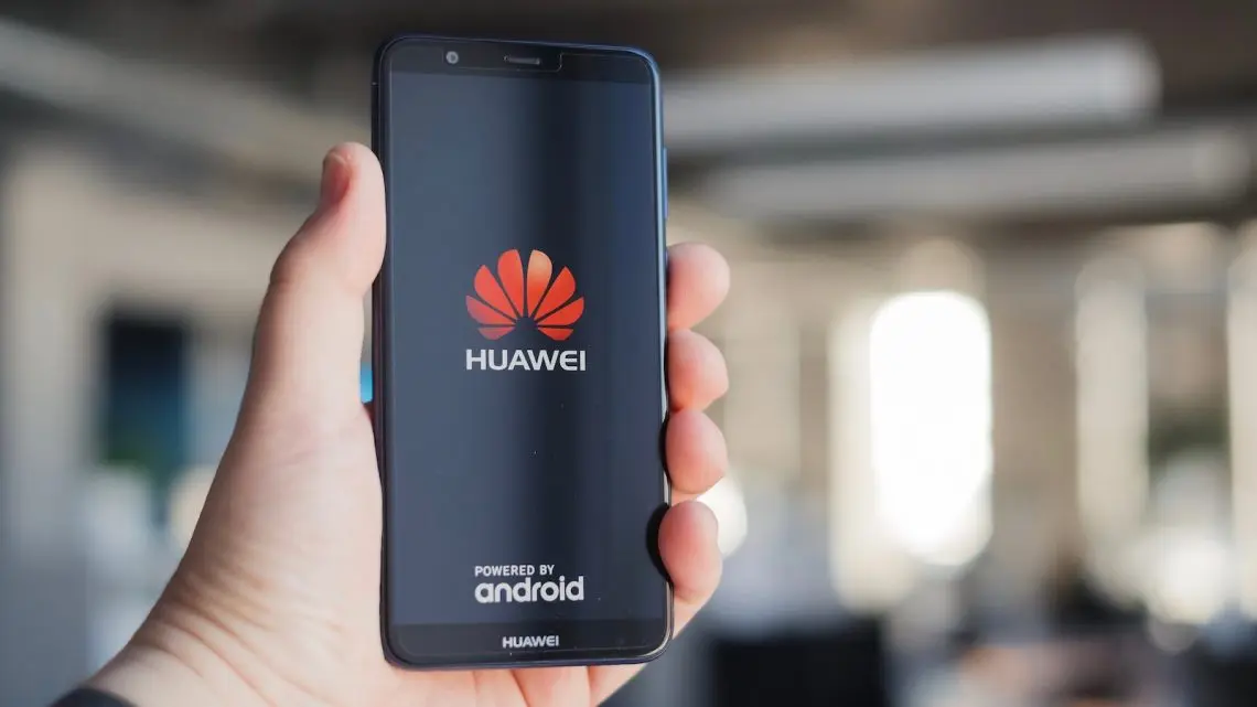 Huawei presenta una pantalla LCD con lector de huellas en pantalla