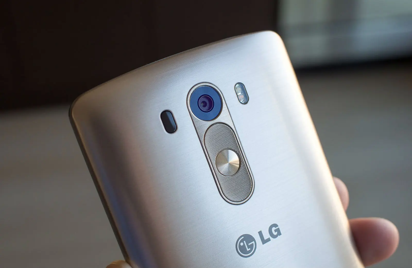 LG patenta su propia pantalla sin notch y con la cámara debajo