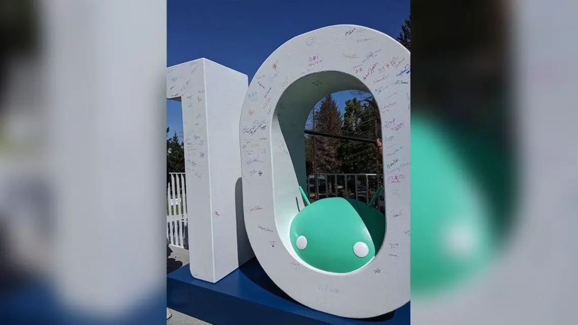 Google revela la estatua oficial de Android 10 en Mountain View