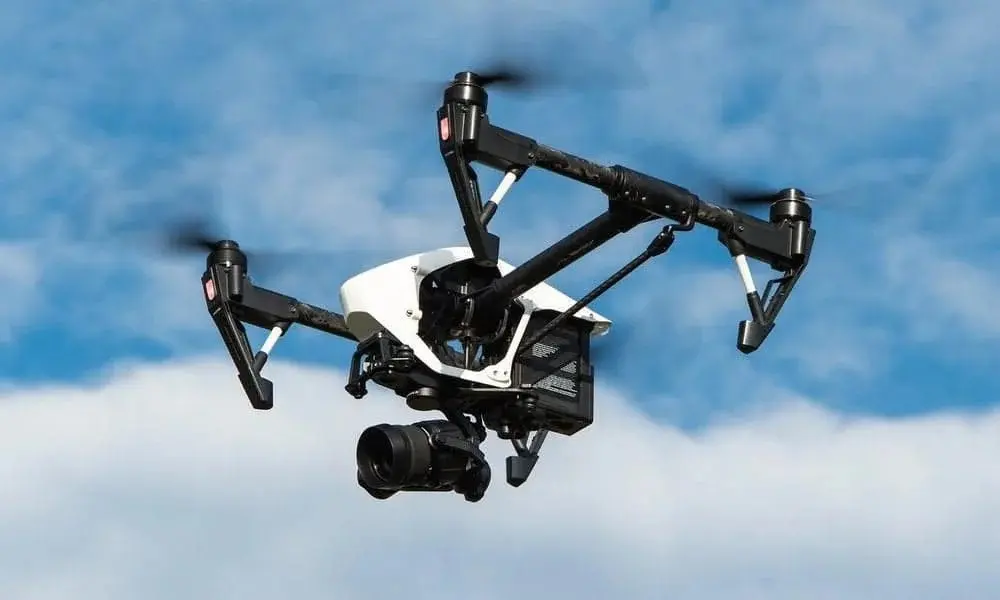 Drones detectan personas sospechosas de enfermedad y desinfectar la ciudad