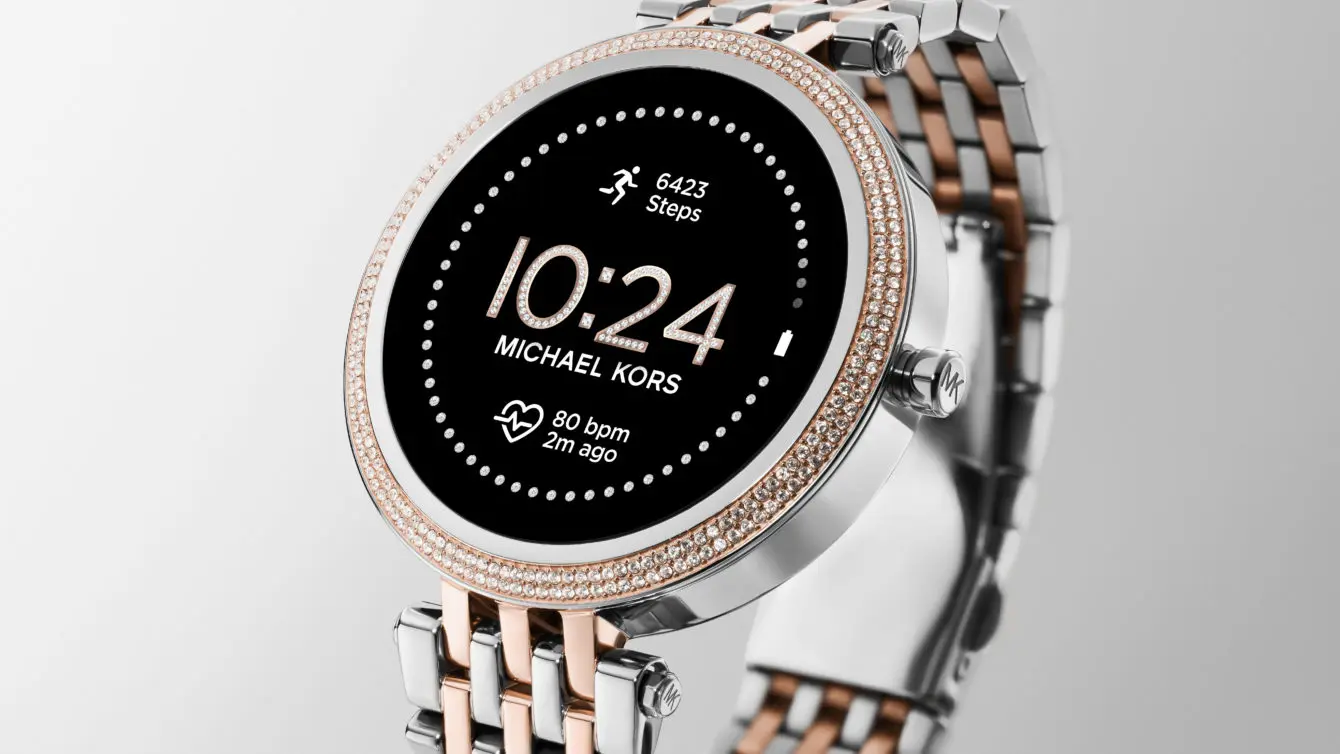 Michael Kors lanza los smartwatches Darci y MKGO en el CES 2021.