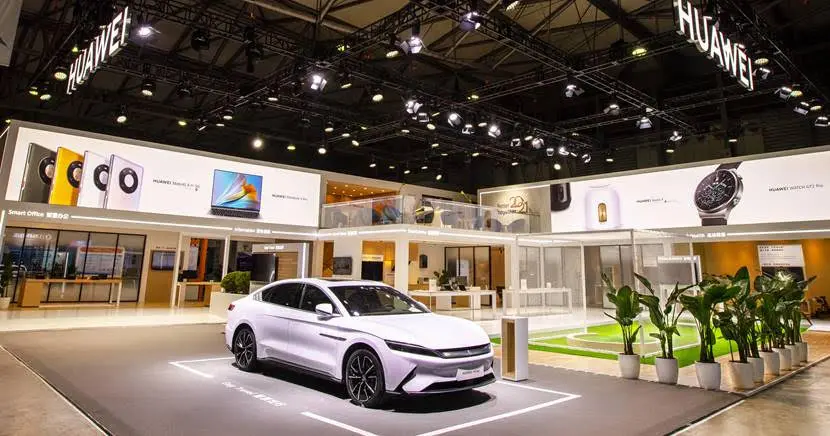 Huawei entraría al mercado de vehículos eléctricos: Reuters
