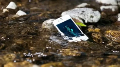 Lo que no debes hacer cuando se moja un smartphone