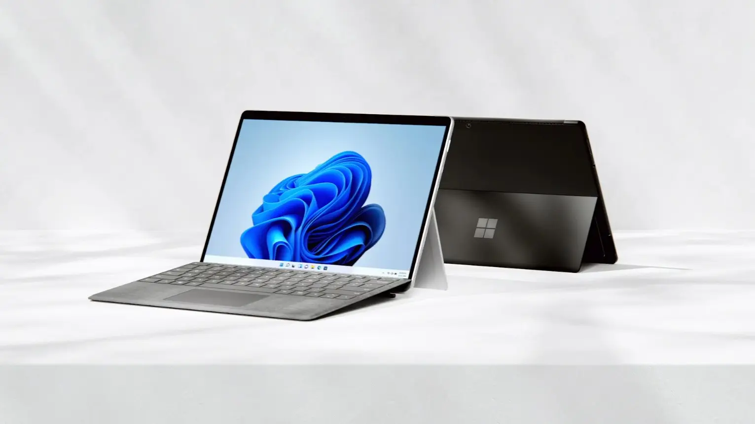 Microsoft anuncia el Surface Pro 8: pantalla de 120Hz, puertos Thunderbolt y hasta 32GB de RAM