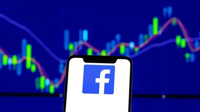 Acciones de Facebook se desploman ante caída mundial de sus servicios