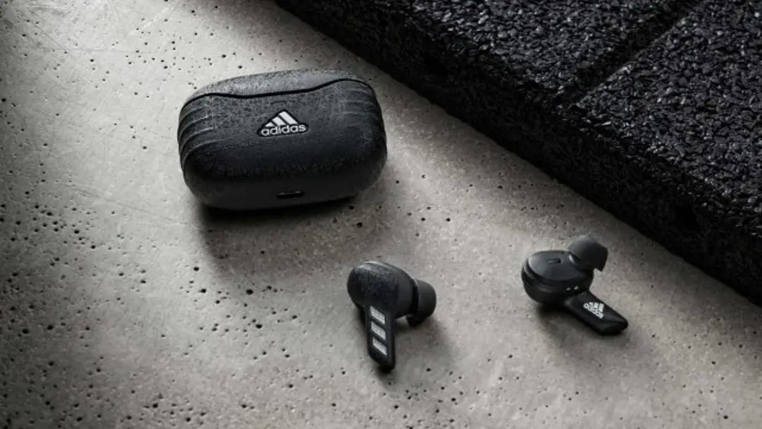 Adidas lanza una serie de audífonos inalámbricos en colaboración con Marshall