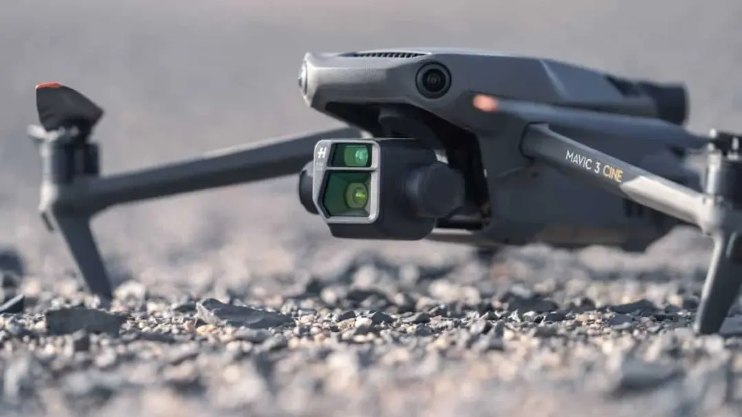 DJI presenta dos nuevos drones con cámara dual y grabación 5K, Mavic 3 y Mavic 3 Cine